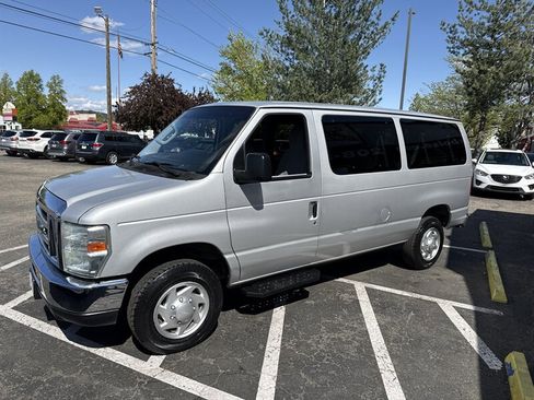Used 2011 Ford E-350 and Econoline 350 XLT image 2