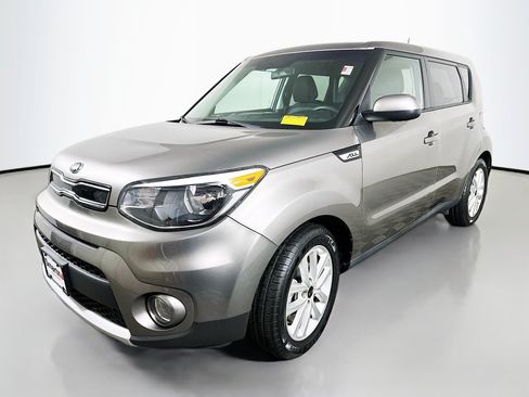 Used 2018 Kia Soul + FWD image 3