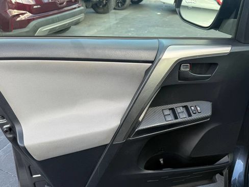 Used 2015 Toyota RAV4 LE image 8