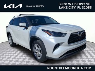 Used 2022 Toyota Highlander L FWD video 1