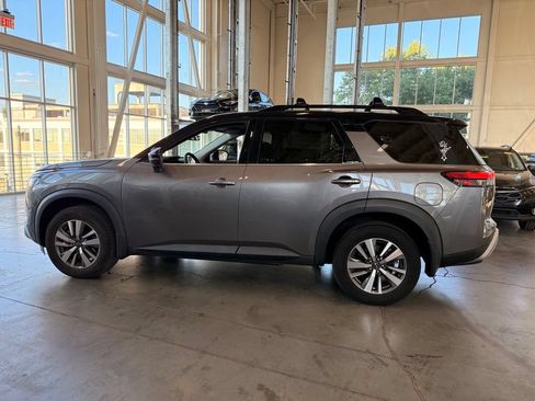 Used 2023 Nissan Pathfinder SL AWD/4WD image 6