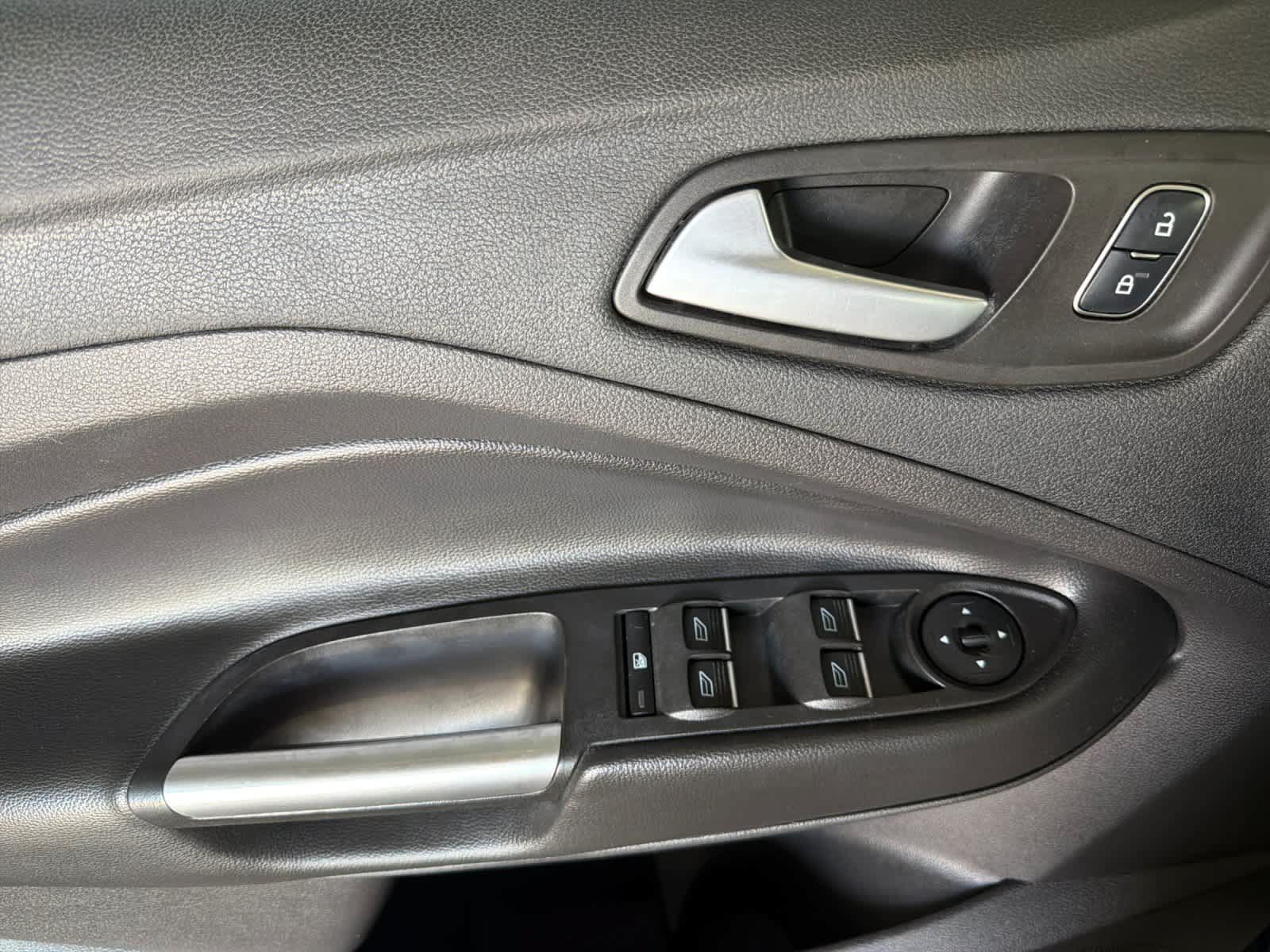 Used 2017 Ford Escape SE w/ Equipment Group 201A FWD image 11