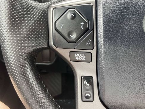 Used 2016 Toyota Tacoma TRD Sport AWD/4WD image 17