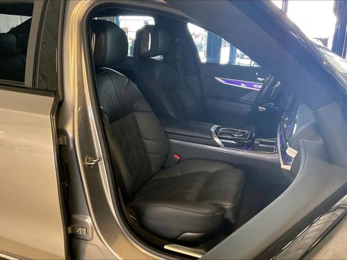Certified 2024 BMW 760i xDrive AWD/4WD image 8