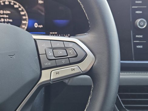 Used 2024 Volkswagen Taos SE image 29