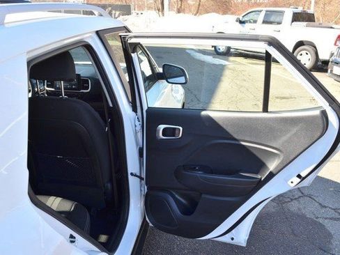 Used 2024 Hyundai Venue SEL image 36