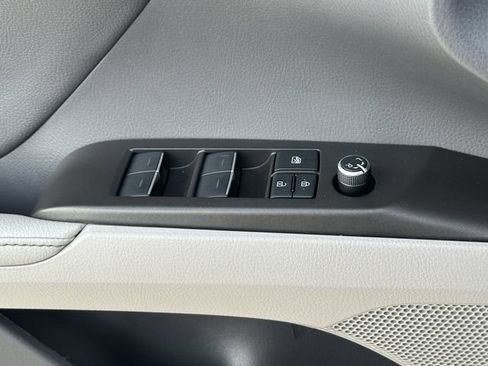Used 2022 Toyota Camry XLE FWD image 25
