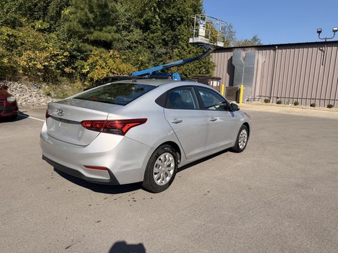 Used 2021 Hyundai Accent SE FWD image 4