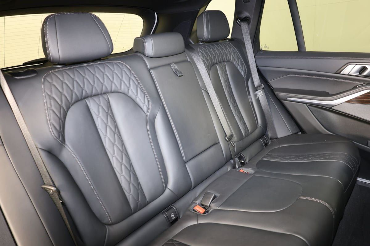 Used 2025 BMW X5 xDrive50e AWD/4WD image 43