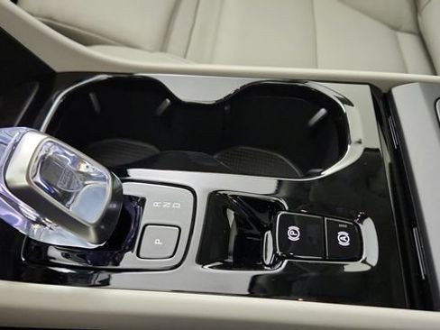 Certified 2026 Volvo XC40 B5 Plus w/ Protection Package Premier AWD/4WD image 17