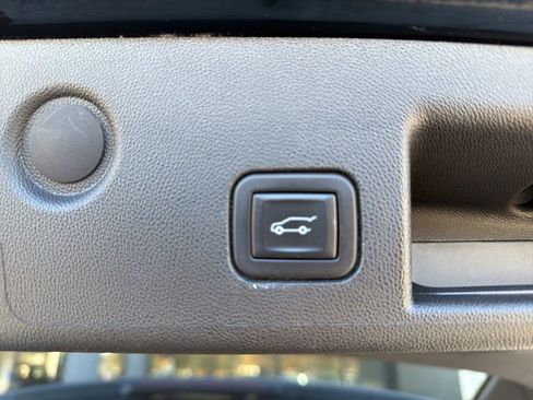 Used 2023 Chevrolet Equinox LT image 32