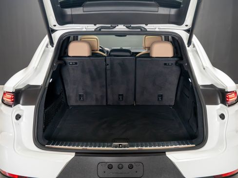 Certified 2024 Porsche Cayenne Coupe AWD/4WD image 45