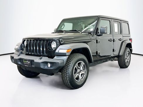 Used 2022 Jeep Wrangler Sport S image 3