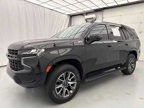 Used 2024 Chevrolet Tahoe Z71 w/ Luxury Package AWD/4WD image 3