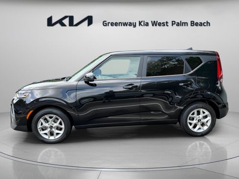 Used 2022 Kia Soul LX w/ Technology Package FWD image 4