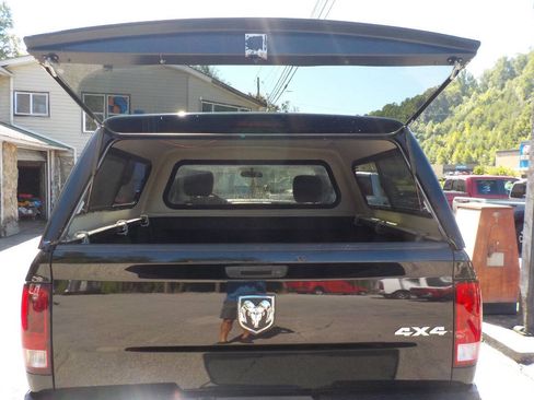 Used 2017 RAM 1500 Express AWD/4WD image 10