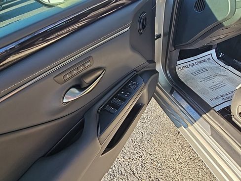 Used 2021 Lexus ES 350 w/ Premium Package image 17