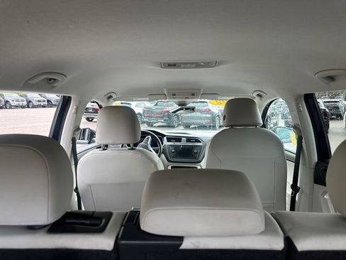Used 2022 Volkswagen Tiguan SE FWD image 14