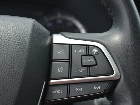 Used 2025 Toyota Highlander LE FWD image 16
