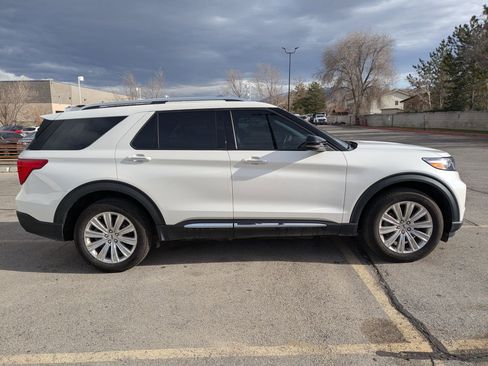 Used 2022 Ford Explorer Limited image 2