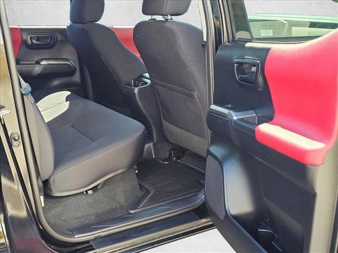 Used 2017 Toyota Tacoma SR5 RWD image 13