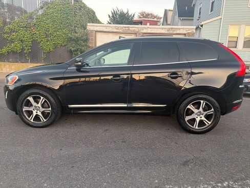 Used 2015 Volvo XC60 T6 w/ Proximity Package AWD/4WD image 4