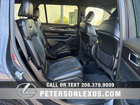 Used 2023 Jeep Grand Cherokee L Altitude image 16