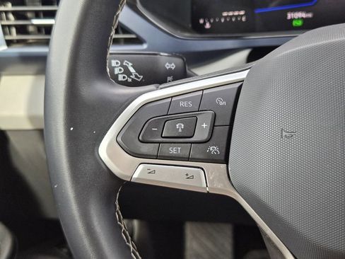 Used 2023 Volkswagen Taos SE w/ Panoramic Sunroof Package image 27