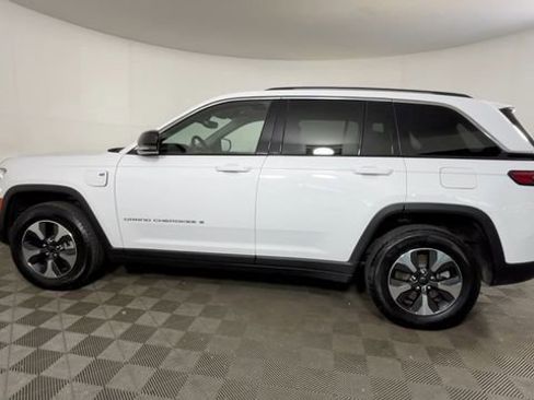 Used 2023 Jeep Grand Cherokee 4WD 4xe image 11