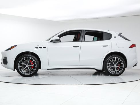 New 2026 Maserati Grecale Modena image 2