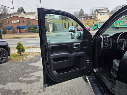 Used 2016 GMC Sierra 1500 SLT w/ All-Terrain Package AWD/4WD image 10