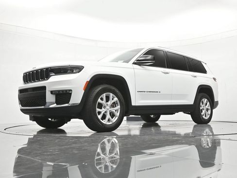 Used 2023 Jeep Grand Cherokee L Limited RWD image 39