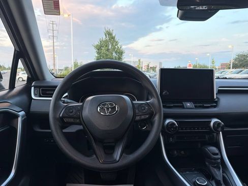 Used 2025 Toyota RAV4 XLE AWD/4WD image 22