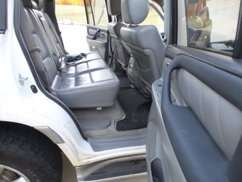 Used 2003 Toyota Land Cruiser image 26