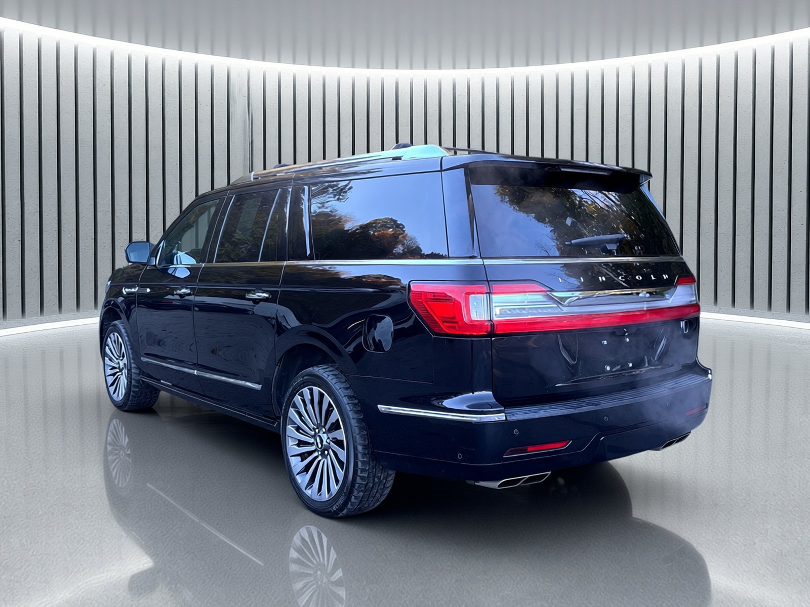 Used 2019 Lincoln Navigator L Reserve AWD/4WD image 3