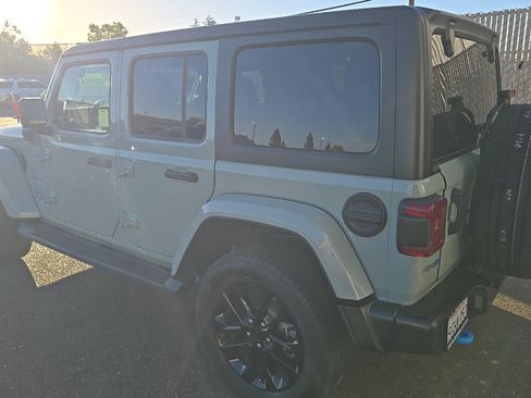 Used 2023 Jeep Wrangler Unlimited Sahara AWD/4WD image 6
