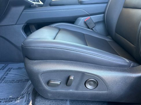 Used 2026 GMC Acadia Elevation w/ Elevation Premium Package FWD image 13