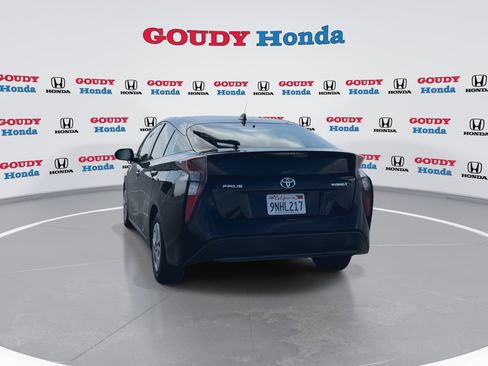 Used 2016 Toyota Prius Two w/ Preferred Accessory Package FWD image 7