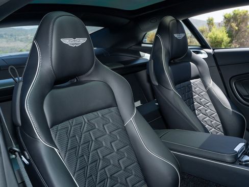 Used 2026 Aston Martin Vanquish RWD image 17