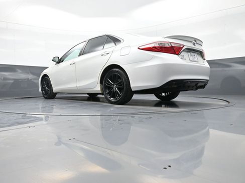 Used 2015 Toyota Camry SE image 30