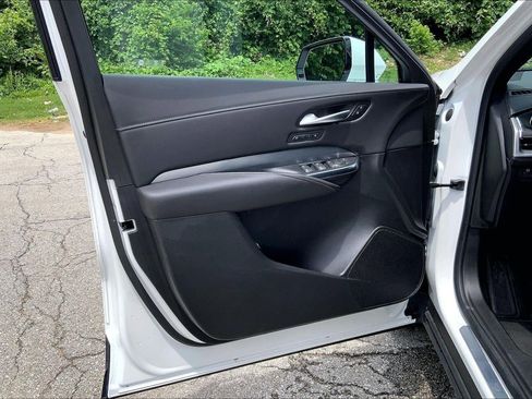 Used 2025 Cadillac XT4 Premium Luxury FWD image 25