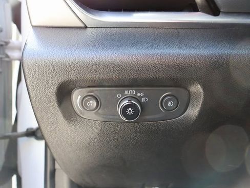 Used 2018 Chevrolet Traverse LT image 41