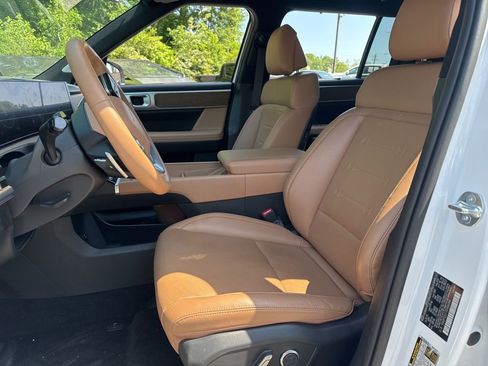 Used 2025 Hyundai Santa Fe Limited AWD/4WD image 5