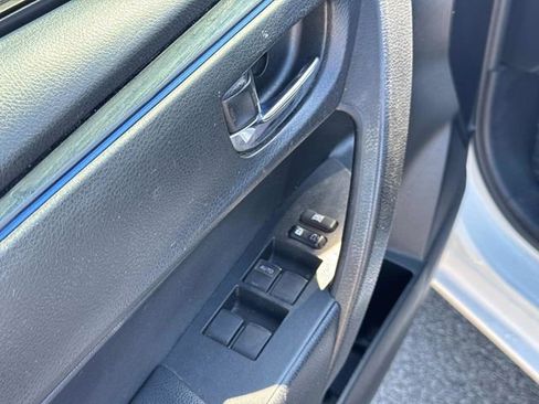 Used 2017 Toyota Corolla SE FWD image 19