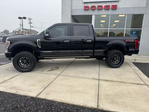 Used 2022 Ford F250 Platinum w/ FX4 Off-Road Package image 2