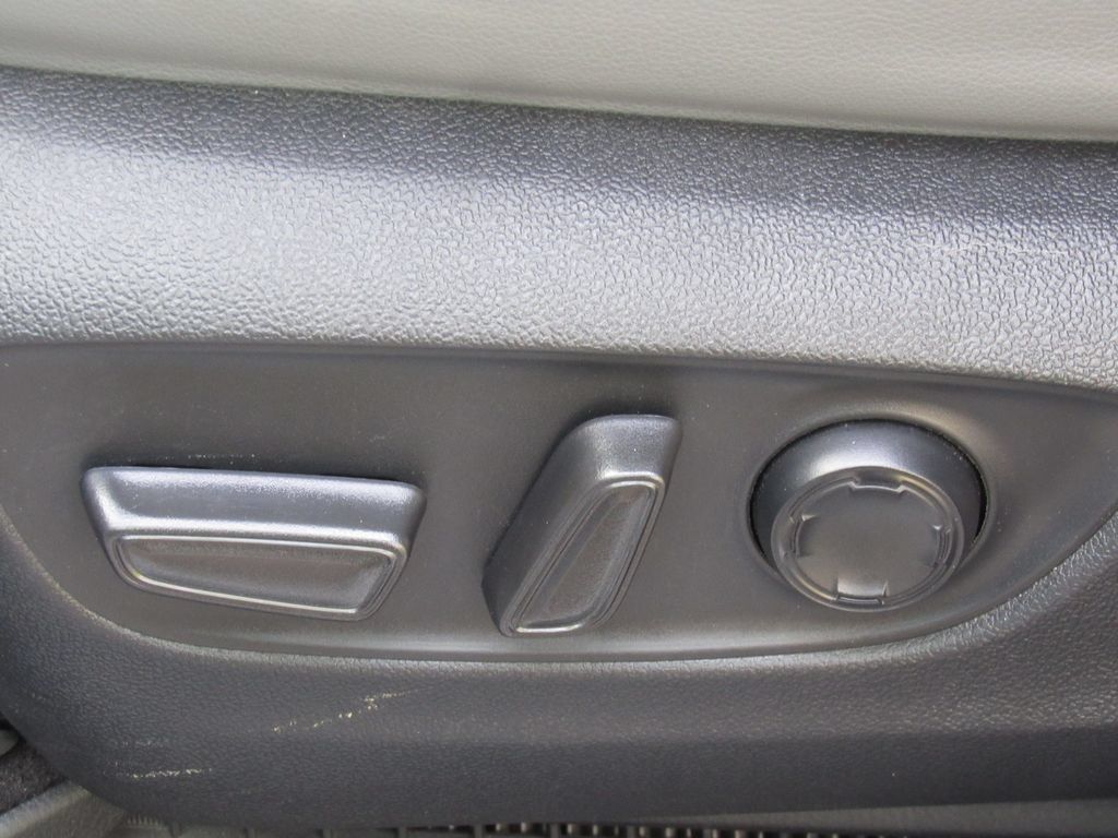 Certified 2024 Toyota Sienna XLE FWD image 12
