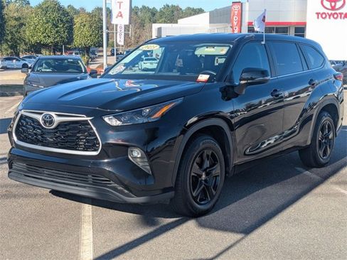 Used 2023 Toyota Highlander LE image 7
