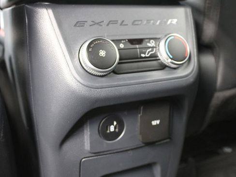 Used 2025 Ford Explorer ST-Line w/ ST-Line Street Pack AWD/4WD image 17