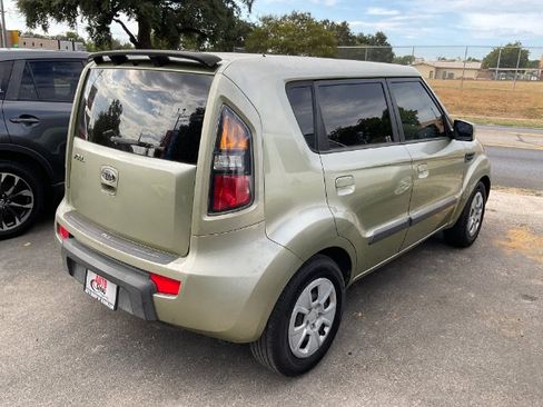 Used 2010 Kia Soul + FWD image 4