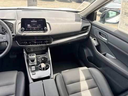 New 2026 Nissan Rogue SV FWD image 19